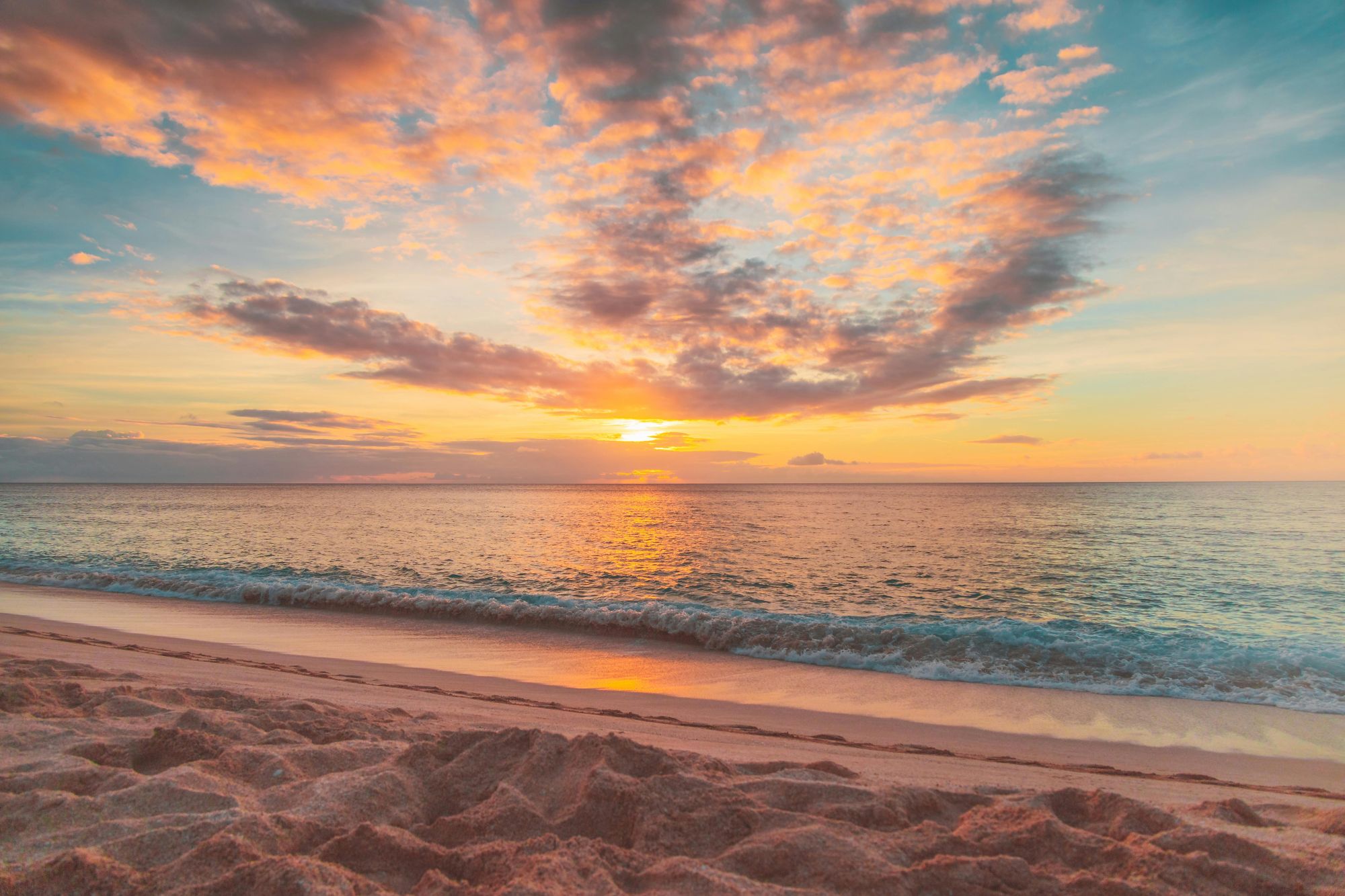Sunset over the Pacific Ocean on a Hawaiian beach, symbolizing peace and renewal in the Kingdom of Hawaiʻi
